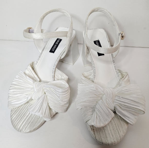 Nine West Open Toe All White Bow Sandal Chunky Heel Size 7.5 - Picture 7 of 15